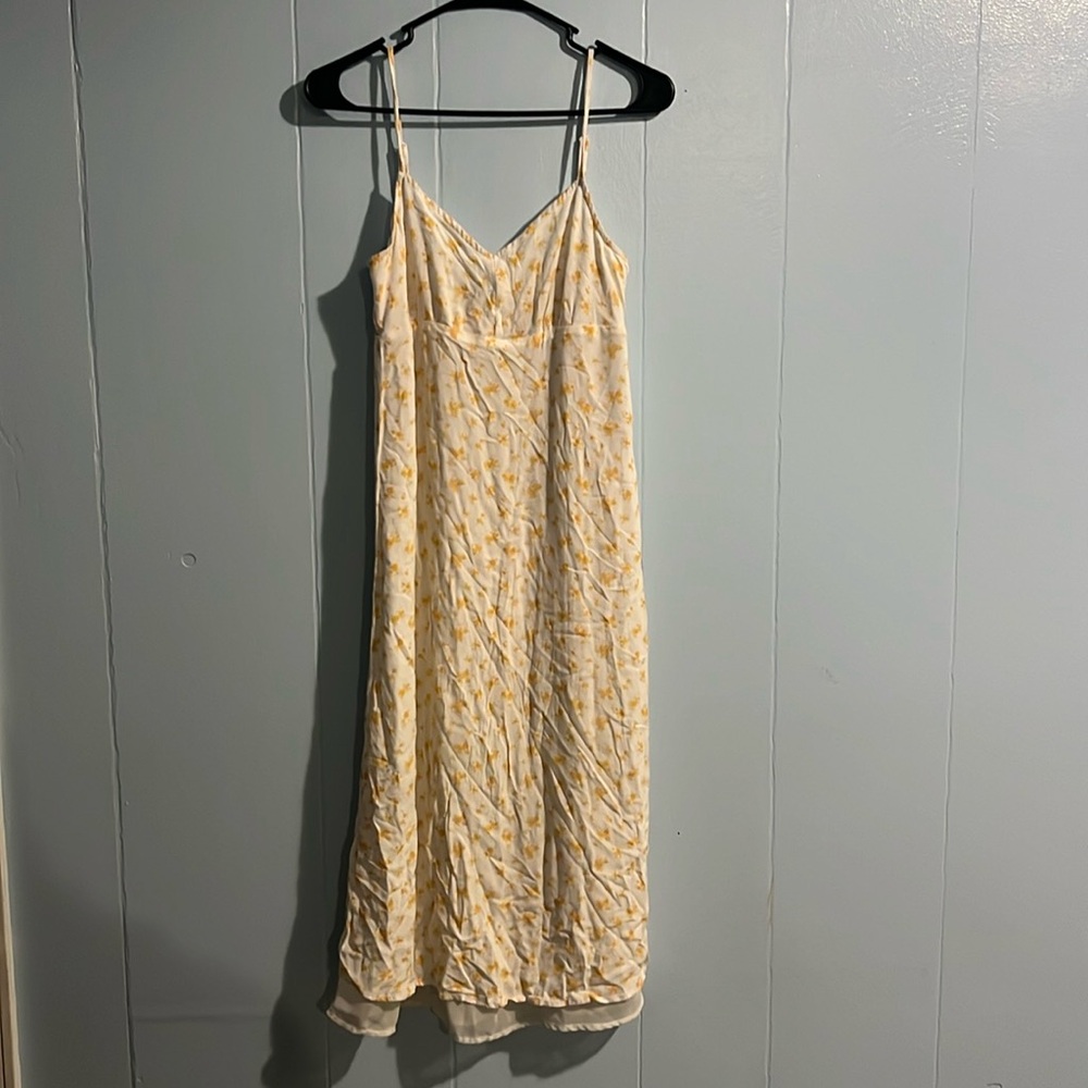 Sleeveless floral midi dress